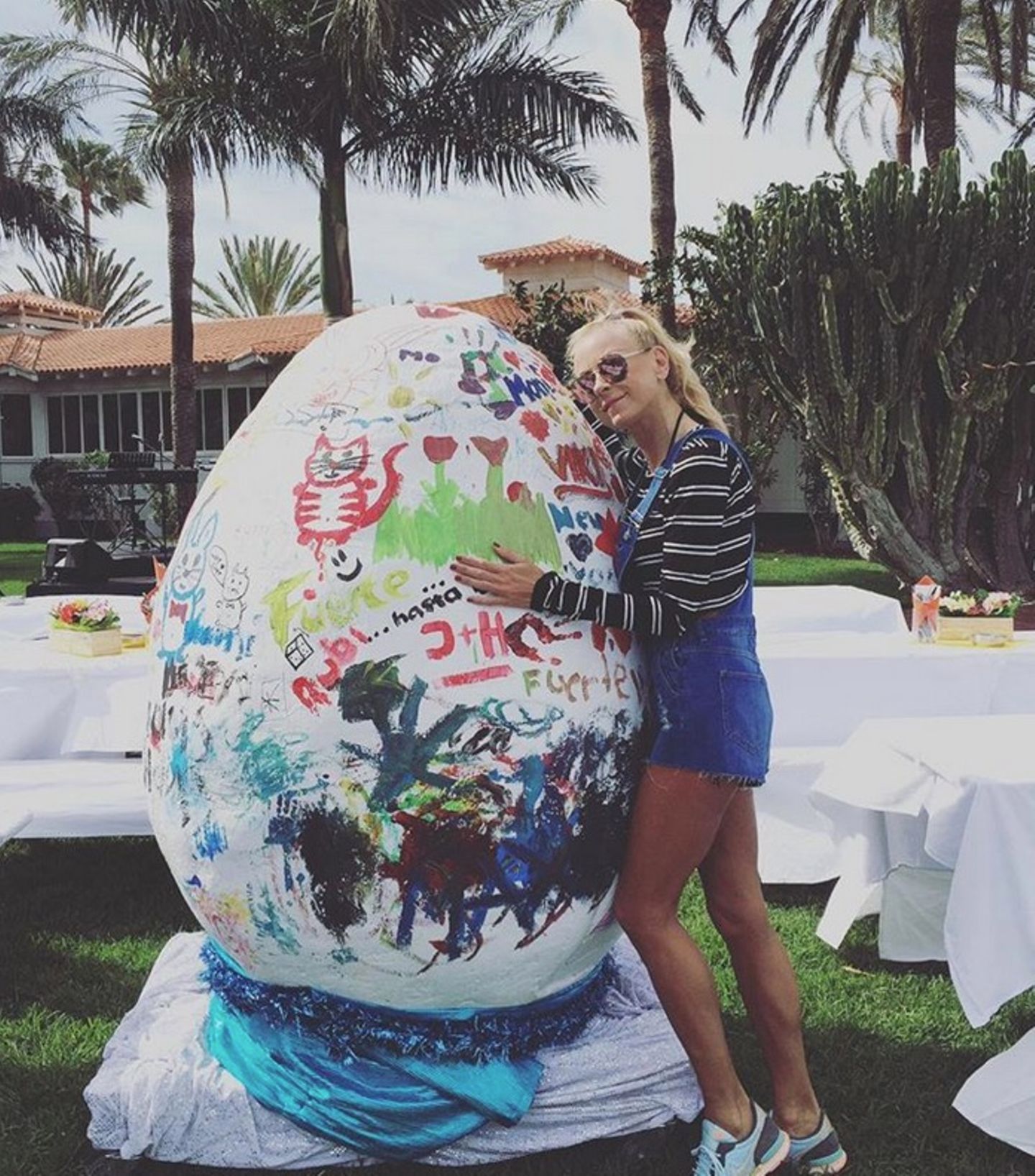 Auch Jenny Elvers möchte es sich nicht nehmen lassen, ihren Instagram-Fans fröhliche Ostern zu wünschen. 
