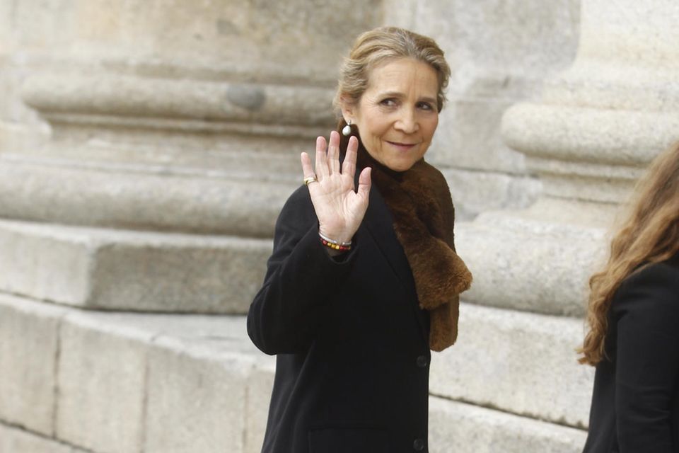 Königin Letizia vs. Königin Sofia: Prinzessin Elena hält sich aus dem vermeintlichen Streit zwischen ihrer Schwester und deren Schwiegertochter höflich raus. Prinzessin Elena hält sich aus dem vermeintlichen Streit zwischen ihrer Schwester und deren Schwiegertochter höflich raus.