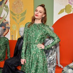 Beim Launch der Conscious Exklusive Collection von H&M trägt auch Kate Bosworth nun dieses fröhlich-florale Kleid. Allerdings kombiniert sie den Look lieber mit derben, nietenbesetzten Lederboots. Ein interessanter Kontrast!