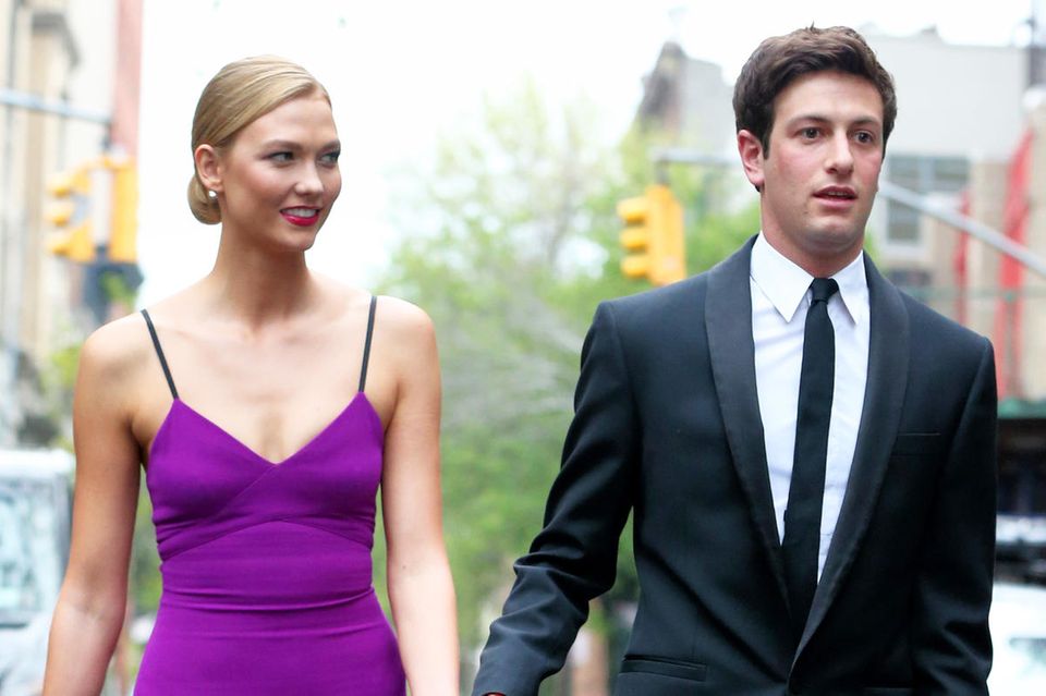 Ivanka Trump: Joshua Kushner und Karlie Kloss sind bekennende Demokraten und stehen nicht wie Jared Kushner und Ivanka Trump hinter der aktuellen US-Regierung Joshua Kushner und Karlie Kloss sind bekennende Demokraten und stehen nicht wie Jared Kushner und Ivanka Trump hinter der aktuellen US-Regierung
