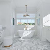 Hier möchte man nach einem anstrengendem Tag ein heißes Bad nehmen und relaxen.Eine Wellness-Oase aus edlem Marmor. Durch Badezimmer von Ben Affleck zieht sich weiterhin eine weiße, klare Linie durch den Einrichtungsstil des Schauspielers. 