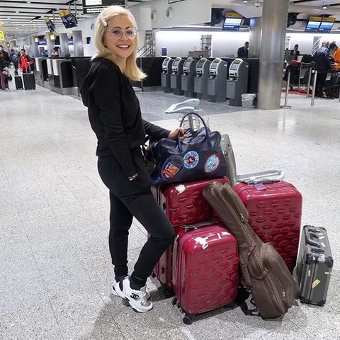 Mit "leichtem Gepäck" geht es für Pixie Lott nach Los Angeles. 