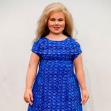 Das arme Mädchen: Auf der "Art Dolls Expo 2018" in Amsterdam wird neben Puppen von Queen Elizabeth oder Donald Trump auch ein Mini-me von Prinzessin Amalia ausgestellt. Das blaue Kleid ist dem Kleid vom Tag der Krönung ihres Vaters 2013 nachempfunden. Ob die Prinzessin ihr Ebenbild leiden mag ist fragwürdig. 
