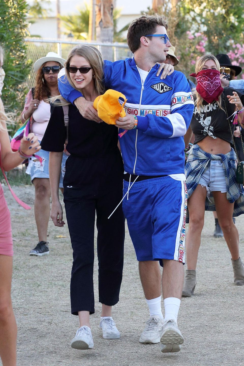 Patrick Schwarzenegger und seine Freundin könnten in diesen Coachella-Outfits auch zum gemeinsamen Sport-Training gehen. Patrick Schwarzenegger und seine Freundin könnten in diesen Coachella-Outfits auch zum gemeinsamen Sport-Training gehen.