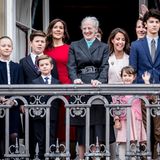 16. April 2018:  Im Kreise ihrer Kinder und Enkel winkt die Königin an ihrem Geburtstag von Palastbalkon wie jedes Jahr - auch wenn es das erste Mal ist, dass sie dort oben ohne ihren Prinz Henrik stehen muss.