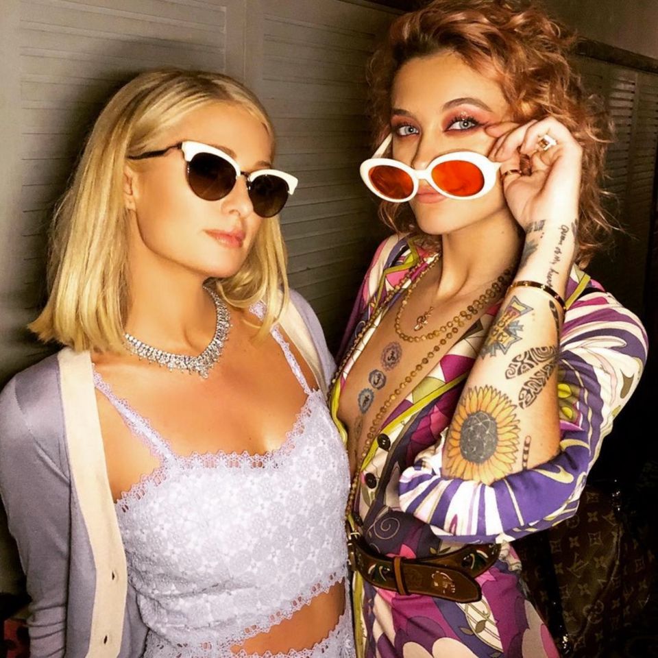 Die Namensschwestern Paris Hilton uns Paris Jackson posen gemeinsam für ein Geburtstags-Selfie zu Paris Jacksons 20. Geburtstages. Die Namensschwestern Paris Hilton uns Paris Jackson posen gemeinsam für ein Geburtstags-Selfie zu Paris Jacksons 20. Geburtstages.