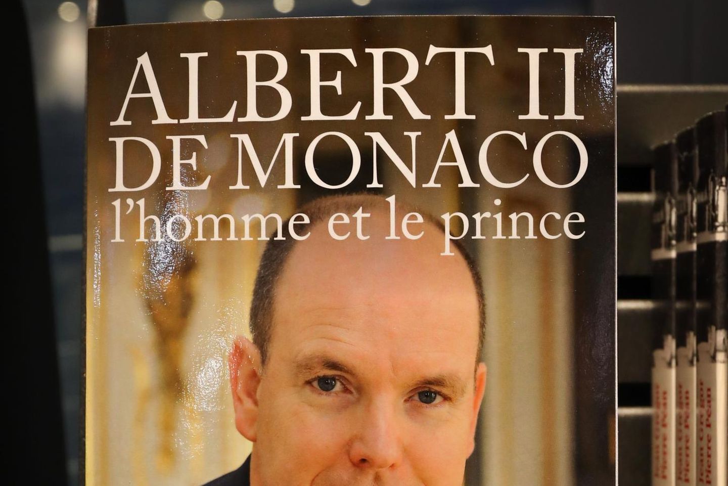 Fürst Albert + Caroline von Hannover: "Albert II de Monaco, l'homme et le prince" heißt das Buch, in dem Albert über seine Kindheit spricht "Albert II de Monaco, l'homme et le prince" heißt das Buch, in dem Albert über seine Kindheit spricht