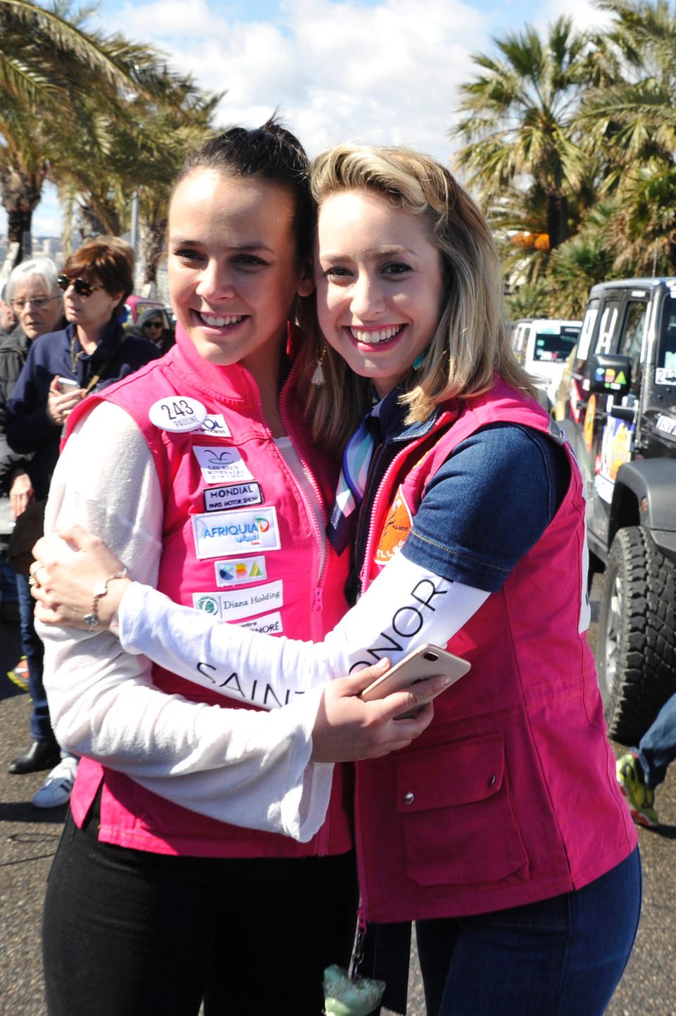 Freundinnen: Jazmin Grace und ihre Cousine Pauline Ducruet (l.) bei der "Rallye Aïcha des ­Gazelles" in Marokko