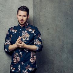 Johannes Strate: Wenn der Familienvater 2004 keinen Plattenvertrag unterschrieben und drei Jahre später auf der Mainstage bei "Rock am Ring" zehntausende Menschen zum Feiern gebracht hätte, wäre der 38-Jährige jetzt im Management eines Fußballclubs tätig.