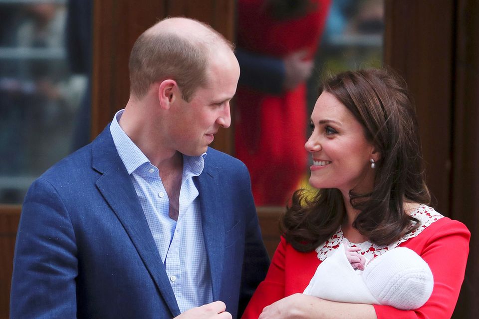 Herzogin Catherine: The Look of Love: Die frischgebackenen Eltern Prinz William und Herzogin Catherine sind im Babyglück. The Look of Love: Die frischgebackenen Eltern Prinz William und Herzogin Catherine sind im Babyglück.
