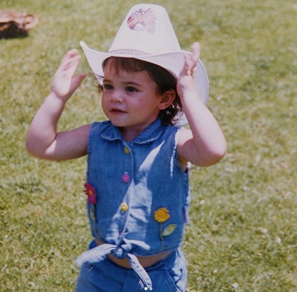 Kylie Jenner Was für ein süßes Cowgirl posiert denn auf diesem Foto? Wären Sie drauf gekommen, dass es der heutige Reality-Star Kylie Jenner ist? Kylie Jenner Was für ein süßes Cowgirl posiert denn auf diesem Foto? Wären Sie drauf gekommen, dass es der heutige Reality-Star Kylie Jenner ist?