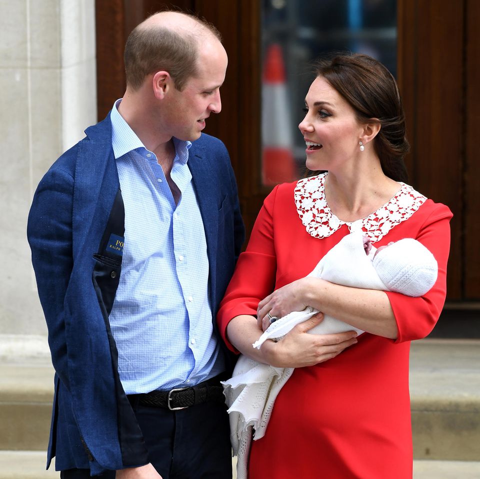 Prinz William und Herzogin Catherine mit dem Baby beim ersten Foto-Termin am 23. April
