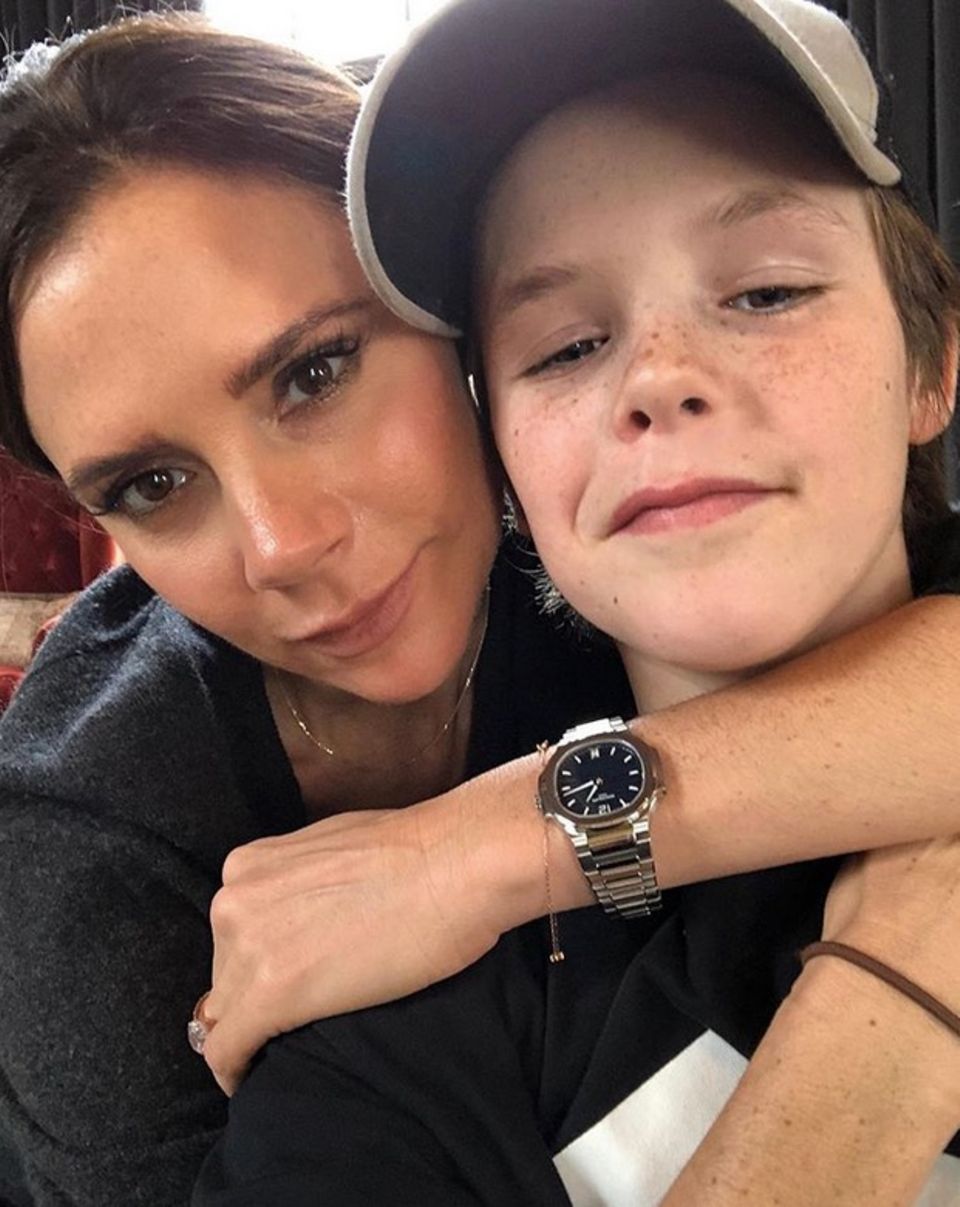 11. März 2018 Anlässlich des Muttertages postet Cruz Beckham diesen süßen Schnappschuss mit Mama Victoria. 11. März 2018 Anlässlich des Muttertages postet Cruz Beckham diesen süßen Schnappschuss mit Mama Victoria.