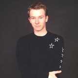 Florian Sump ist Ende der 90er Jahre als Schlagzeuger der Popband "Echt" ein echtes Teenie-Idol. 