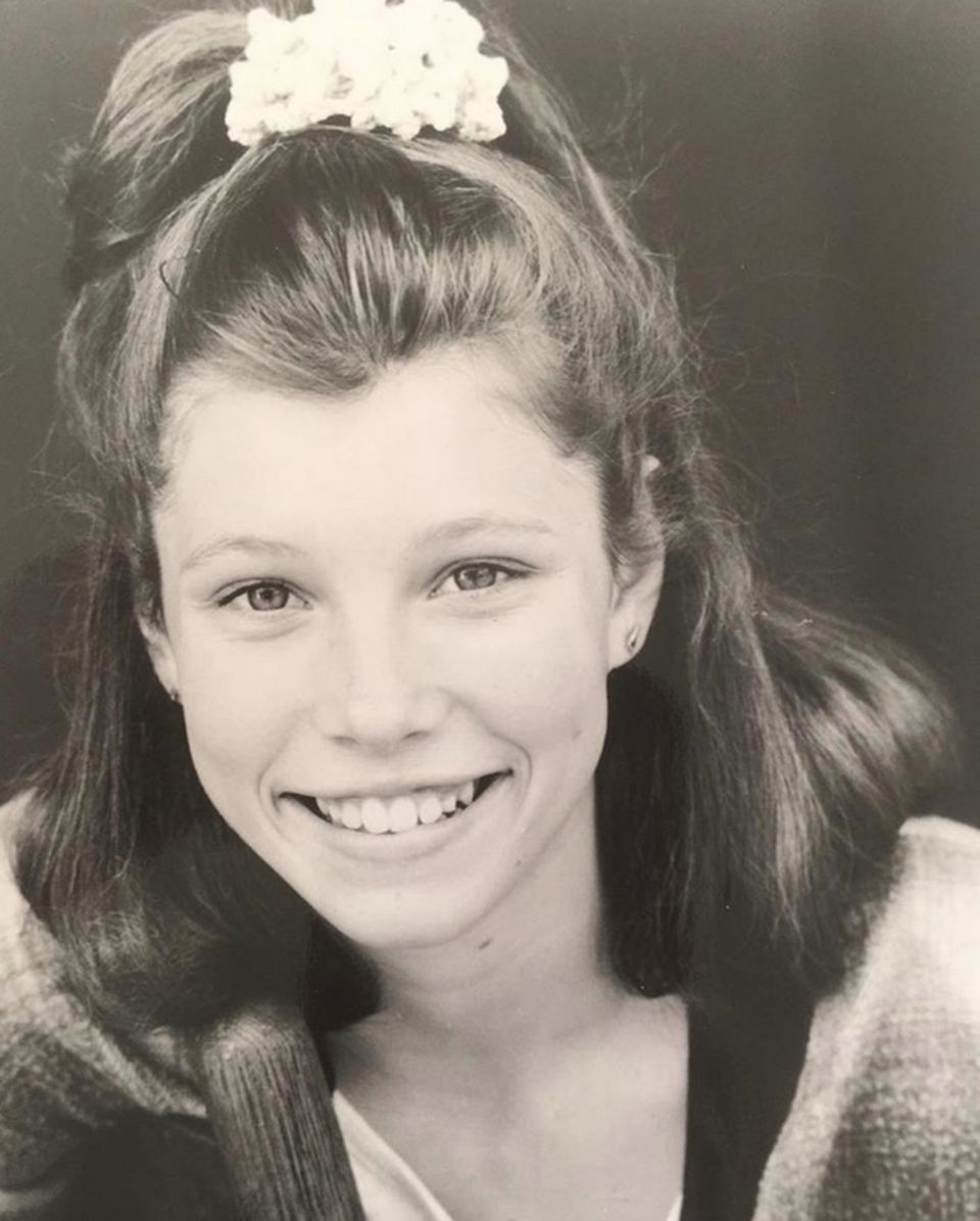 Jessica Biel Noch etwas schüchtern lächelt diese junge Dame in die Kamera. Aber das bezaubernde Lächeln ist schon unverkennbar. Jessica Biel Noch etwas schüchtern lächelt diese junge Dame in die Kamera. Aber das bezaubernde Lächeln ist schon unverkennbar.