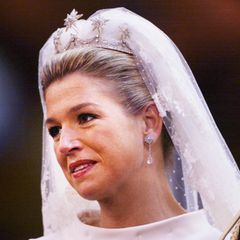 Am 2. Februar 2002 wird Máxima Zorreguieta zu Prinzessin Máxima der Niederlande, mittlerweile sogar Königin. Ihr blond gefärbtes Haar wurde zu einem schlichten Dutt frisiert. 