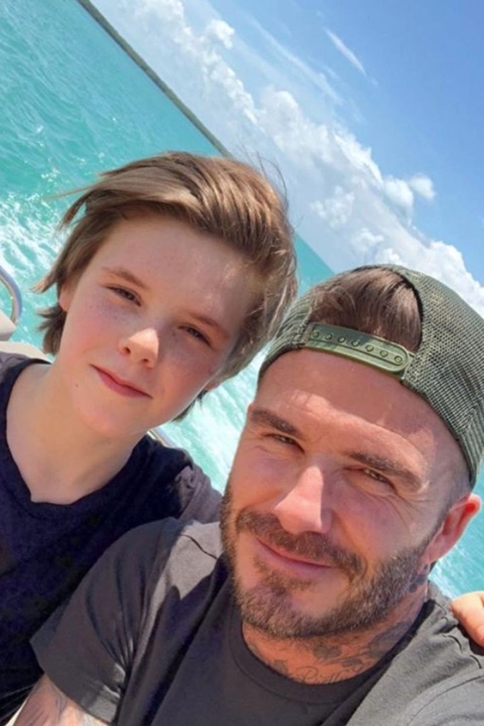 2. Mai 2018   "Happy Birthday an den besten Dad auf der Welt", postet Davids Sohn Cruz Beckham. Zu den lieben Worten postet er ein Foto mit Papa von einer coolen Bootsfahrt.