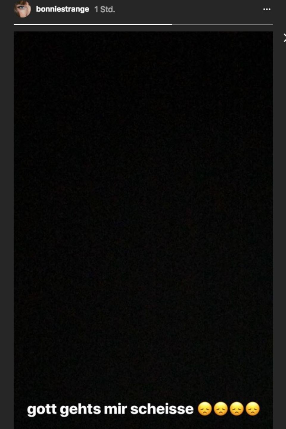 Bonnie Strange gibt auf Instagram einen Einblick in ihre Gefühlswelt, um die es nicht ganz so gut bestellt ist. 
