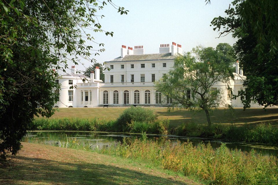 Herzogin Meghan + Prinz Harry : Frogmore House liegt ganz in der Nähe von Frogmore Cottage. Hier gab Prinz Charles am Abend des 19. Mai einen Hochzeits-Empfang für Meghan und Harry Frogmore House wurde 1680 erbaut und liegt südlich der St George's Chapel. Hier gibt Prinz Charles am Abend des 19. Mai einen Empfang für Meghan und Harry