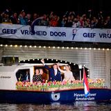 5. Mai 2018   Vor dem königlichen Theater Carré in Amsterdam winkt das niederländische Königspaar den Besuchern zu. Warum Königin Máxima so einen strahlenden Auftritt hinlegt? In den Niederlanden wird der Befreiungstag gefeiert!