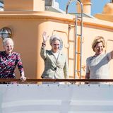 5. Mai 2018  Reise mit Nostalgiewert: Königin Margrethe und ihre beiden jüngeren Schwestern Benedikte und Anne-Marie, die ehemalige Königin von Griechenland, schippern mit der königlichen Jacht gemeinsam nach Kolding. Es ist mehrere Jahrzehnte her, dass die drei gemeinsam an Bord der Dannabrog gingen, um zu einem Termin zu fahren.