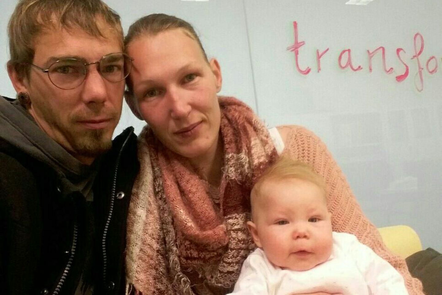 Sarah und Marco Held mit ihrer kleinen Yuna Josefina