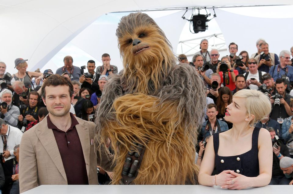 Sie gehören zu den Stars des Film "Solo: A Star Wars Story": Alden Ehrenreich, Emilia Clarke und selbstverständlich der haarige Chewbacca. Sie gehören zu den Stars des Film "Solo: A Star Wars Story": Alden Ehrenreich, Emilia Clarke und selbstverständlich der haarige Chewbacca.