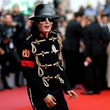 Während der Vorstellung des Kinofilms "Solo: A Star Wars Story" überrascht ein "Michael Jackson"-Imitator die Gäste.