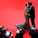 Das französische Model Nabilla Benattia und Thomas Vergara lassen sich küssend ablichten.