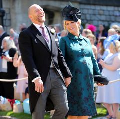 Mike Tindall und die schwangere Zara Tindall sind in schönster Laune auf dem Weg in die Kapelle.