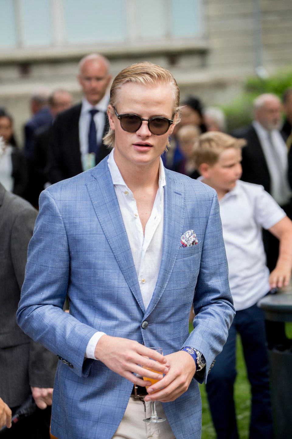 Marius Borg Høiby Der älteste Sohn von Prinzessin Mette-Marit hat dem norwegischen Hof zwar den Rücken gekehrt und derzeit auch eine Freundin. Aber ob das schon die Frau fürs Leben ist? Wer weiß! Wir finden: Marius ist definitiv einer der attraktivsten Fast-Royals. Marius Borg Høiby Der älteste Sohn von Prinzessin Mette-Marit hat dem norwegischen Hof zwar den Rücken gekehrt und derzeit auch eine Freundin. Aber ob das schon die Frau fürs Leben ist? Wer weiß! Wir finden: Marius ist definitiv einer der attraktivsten Fast-Royals.