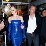 Beim Verlassen des New Yorker Restaurants "Beauty and Essex" scheint Lady Gaga plötzlich Lust zu verspüren, ihre blonden XL-Extensions durch die Luft zu schleudern ...
