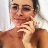 "Stole my boyfriend's glasses, took a picture", schreibt Lena Meyer-Landrut zu diesem Selfie auf Instagram. Die Brille ihres Freundes Max von Helldorff steht der Sängerin ausgezeichnet. 