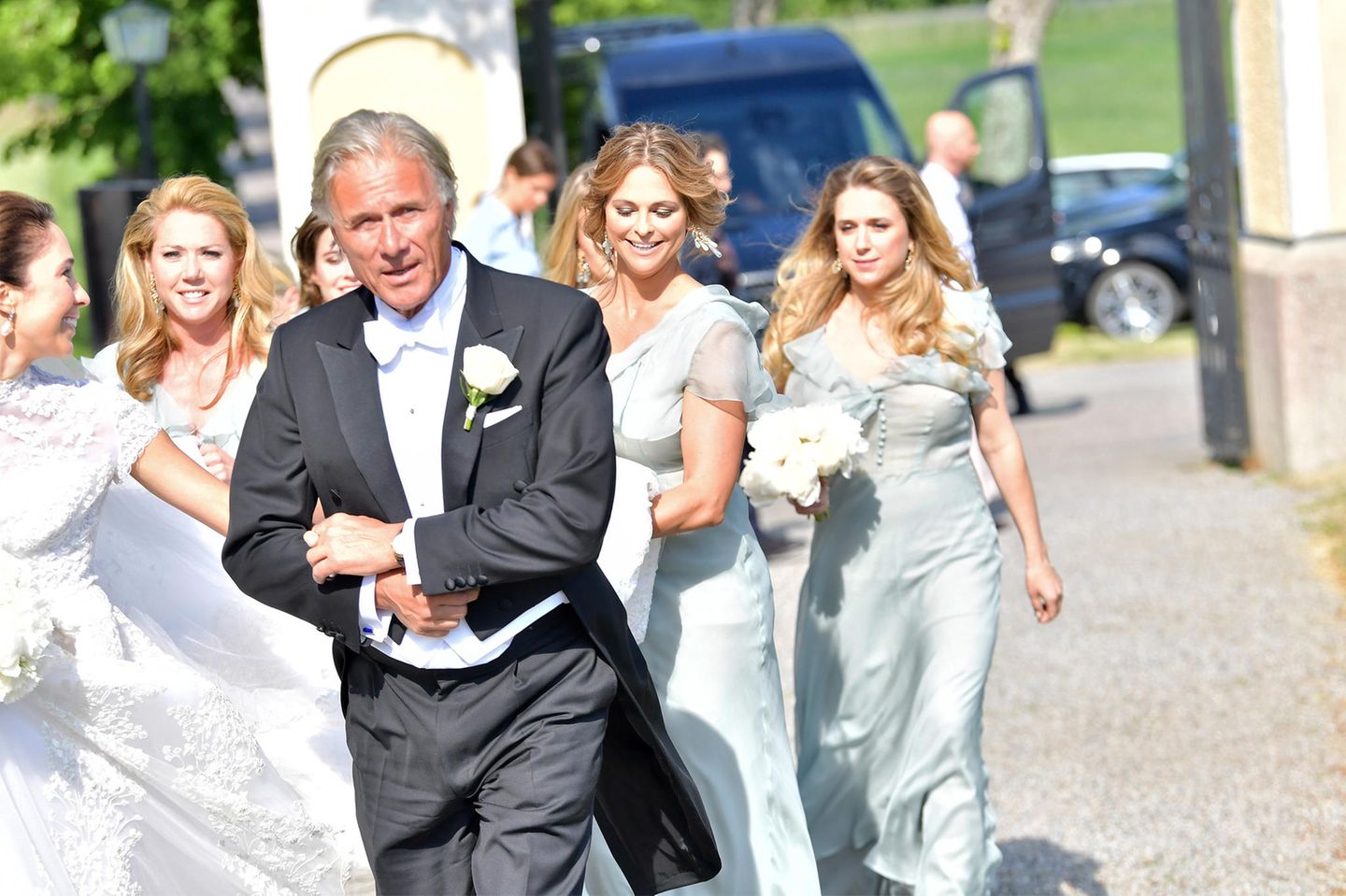 Die hochzeit mit chris o'neill und die geburt der kinder prinzessin leonore, prinz nicolas und prinzessin adrienne macht das liebesglück von madeleine. Prinzessin Madeleine Hochzeit Youtube : Prinzessin Madeleine Ihr Wunderschones Familienalbum Gala De