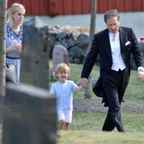 2. Juni 2018  So richtig scheint es dem kleinen Prinz Nicolas nicht zu gefallen, zur Hochzeit zu gehen. Mit Papa Chris O'Neill an der Hand beruhigt er sich aber schnell wieder.