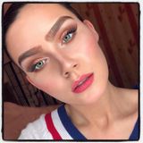 Ex-GNTM-Kandidatin Nathalie Volk ist bekannt für ihre markanten Augenbrauen und ihre wenig dezenten Make-up-Looks. Auf diesem Instagram-Schnappschuss sind ihre Brauen allerdings gar nicht mehr zu übersehen. Jetzt übertreibt es das Model wirklich. 
