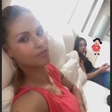 Zurück auf der Couch macht es sich Michelle mit Tochter Aurora gemütlich: In ihrer Instagram-Story postet sie ein Selfie, auf dem sie in ihrem pinkfarbenen Kleid liebevoll ihren Bauch streichelt. 