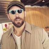 6. Juni 2018  Hollywoodstar Ryan Reynolds steht hinter dem "winzige Sonnenbrillen"-Trend, wie er scherzend postet.