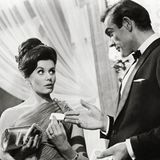 8. Juni 2018:  Eunice Gayson (90 Jahre)  Sie ist das einzige Bond-Girl, das in gleich zwei Filmen an der Seite Sean Connerys auftrat: Jetzt ist Eunice Gayson im Alter von 90 Jahren gestorben. Gayson spielte die Bond-Geliebte Sylvia Trench neben Connery in der Hauptrolle des Geheimagenten in "James Bond - 007 jagt Dr. No" (1962) und "Liebesgrüße aus Moskau" (1963). Laut einem Bericht der BBC war sie das einzige Bond-Girl, das in zwei Filmen auftrat.