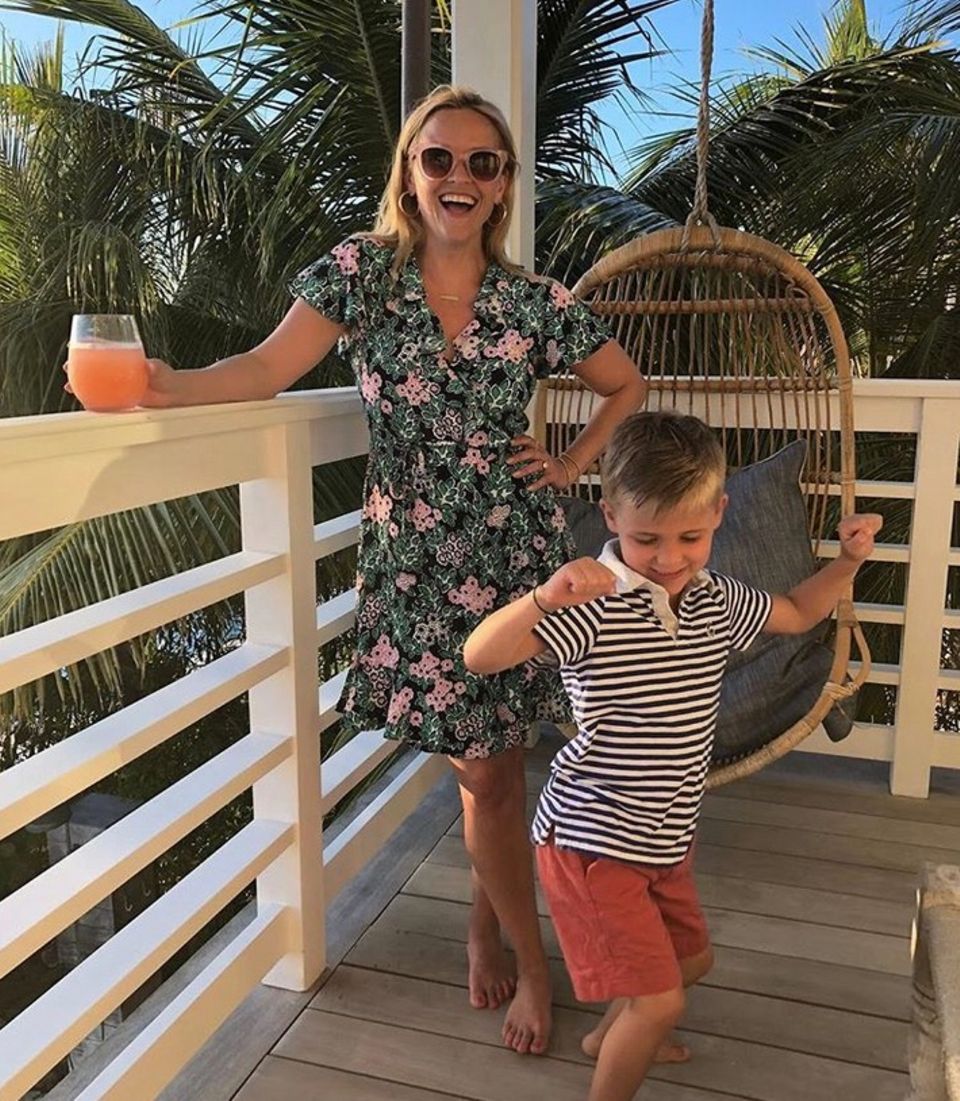 5. Juni 2018 Urlaubszeit ist Partyzeit bei Reese Witherspoon und Söhnchen Tennessee James. 5. Juni 2018 Urlaubszeit ist Partyzeit bei Reese Witherspoon und Söhnchen Tennessee James.