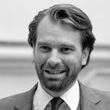 9. Juni 2018: Prinz Georg-Constantin (41 Jahre)  Todesfall im Hause Sachsen-Weimar-Eisenach: Wie "Bunte" aus den Familienkreisen des Prinzen erfahren hat, ist er am vergangenen Samstag in der Umgebung des Apethorpe Palace im englischen Northamptonshire von seinem Pferd gestürzt. Der Prinz soll noch an der Unfallstelle verstorben sein.