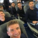 Auf geht's nach Russland! Mats Hummels postet diesen Schnappschuss aus dem Flugzeug. 