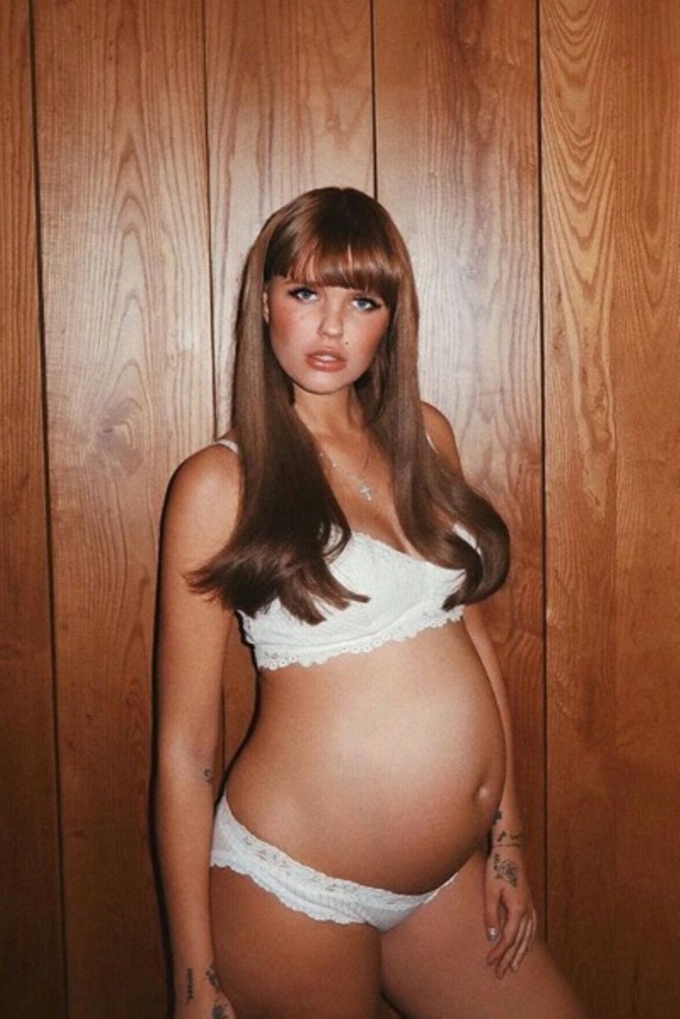 Während ihrer Schwangerschaft beglückte Bonnie Strange ihre Follower immer wieder mit Babybauch-Updates auf Instagram. Am 21. Mai 2018 erblickt dann Töchterchen Goldie Venus das Licht der Welt. 