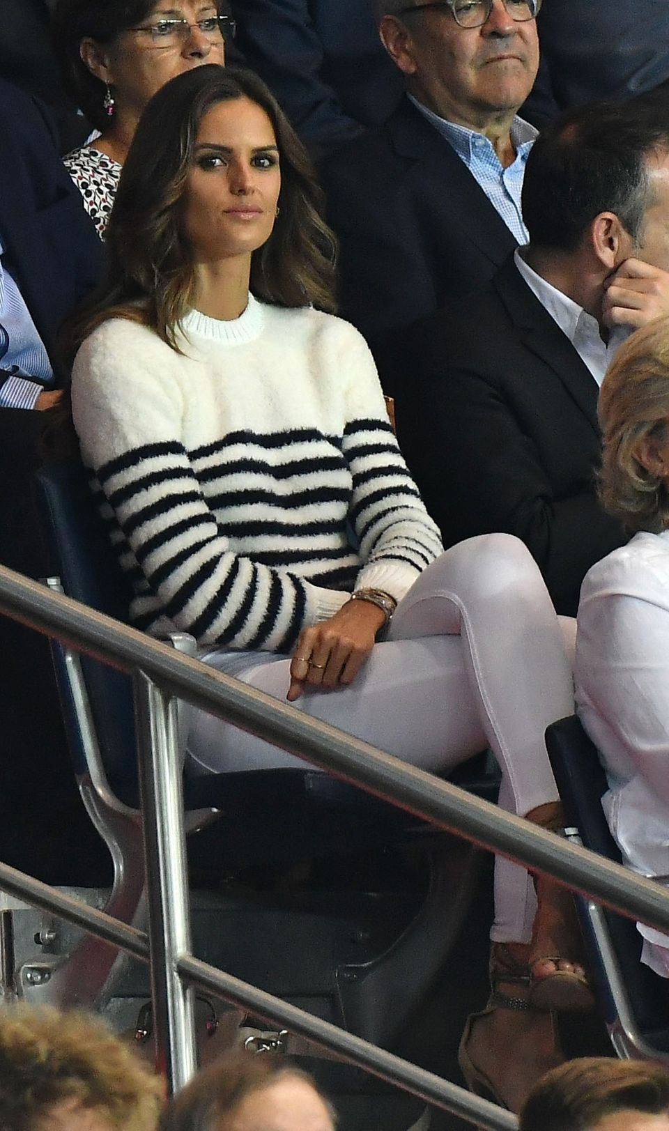 Izabels Liebster, Kevin Trapp, spielt übrigens für Paris Saint-Germain. Dementsprechend wählt das Model oft auch Streifen-Pullover, die sehr "parisienne" sind. Izabels Liebster, Kevin Trapp, spielt übrigens für Paris Saint-Germain. Dementsprechend wählt das Model oft auch Streifen-Pullover, die sehr "parisienne" sind.