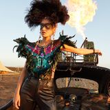 ABOUT YOU Freedom Festival 2018  Mitreißende Musik, tanzende Menschen, verrückte Outfits: Endlich ist wieder Festival-Zeit! Auch Elena Carrière liebt das Spektakel rund um DJs und feiernder Meute. Damit der Tag ein voller Erfolg wird, setzt das Model auf ein besonderes Trio, wie sie im Interview mit GALA verrät: "Powerbank, Lippenpflege und Feuchttücher sind meine Must-haves fürs Festival!"
