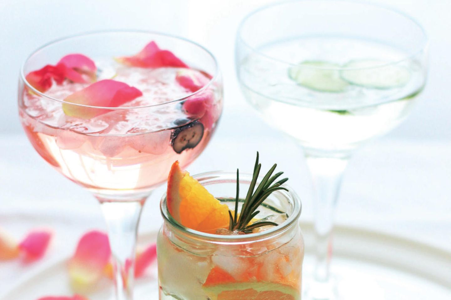 "La Vie en Rose", "Lillet Spritz" & "Orange Rosemary": Diese sommerlichen Drinks schmecken nach Urlaub 