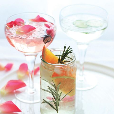 "La Vie en Rose", "Lillet Spritz" & "Orange Rosemary": Diese sommerlichen Drinks schmecken nach Urlaub 