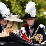18. Juni 2018   Vor der St. George's Chapel betrachten Ordensmitglieder Prinz Andrew und Prinz William das Geschehen aus der Kutsche aus ...