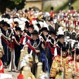 18. Juni 2018   Die britische Königsfamilie beim "Order of the Garter"-Gottesdienst: Lady Companion Dame Mary Fagan (vorne rechts) und Alan Brooke, 3. Viscount Brookeborough (vorne links) gehen beim Eintreffen des Ordens voraus.