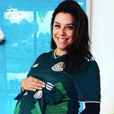 Nur zwei Tage nach Aufnahme dieses Bildes ist die schöne Schauspielerin Eva Longoria schon Mutter geworden. Vorab wurde allerdings noch kräftig die mexikanische Fußballmannschaft angefeuert. 